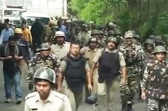 MoJo: बिमल गुरुंग के घर पर छापे के बाद दार्जीलिंग में बवाल MoJo: बिमल गुरुंग के घर पर छापे के बाद दार्जीलिंग में बवाल