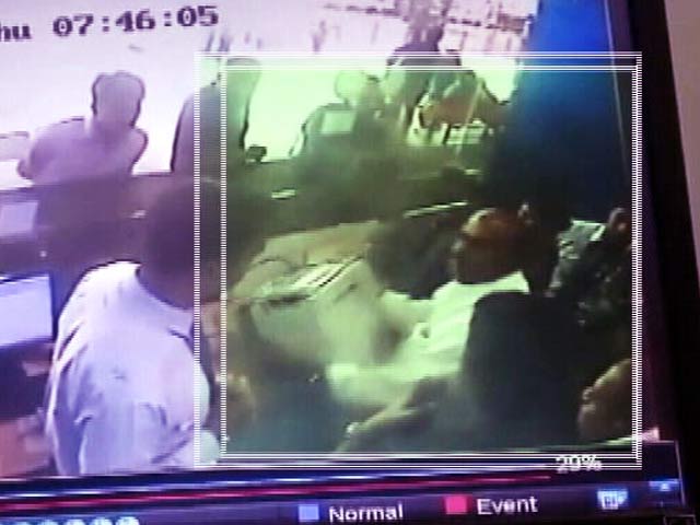 सांसद की 'दादागिरी' : TDP सांसद ने एयरपोर्ट पर किया हंगामा, एयरलाइंस ने लगाया बैन