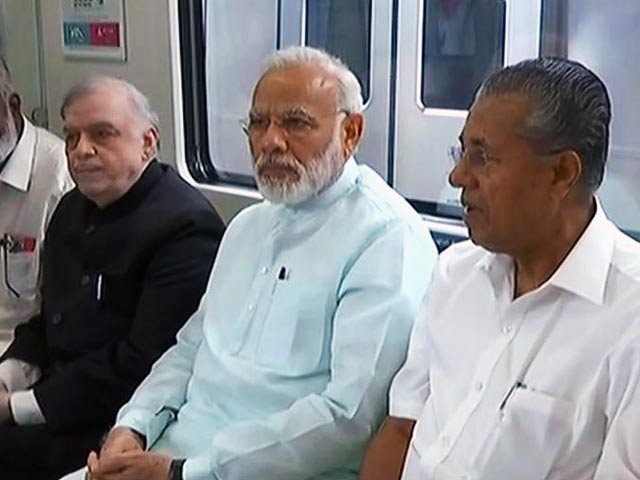 प्रधानमंत्री नरेंद्र मोदी ने कोच्चि मेट्रो को दिखाई हरी झंडी