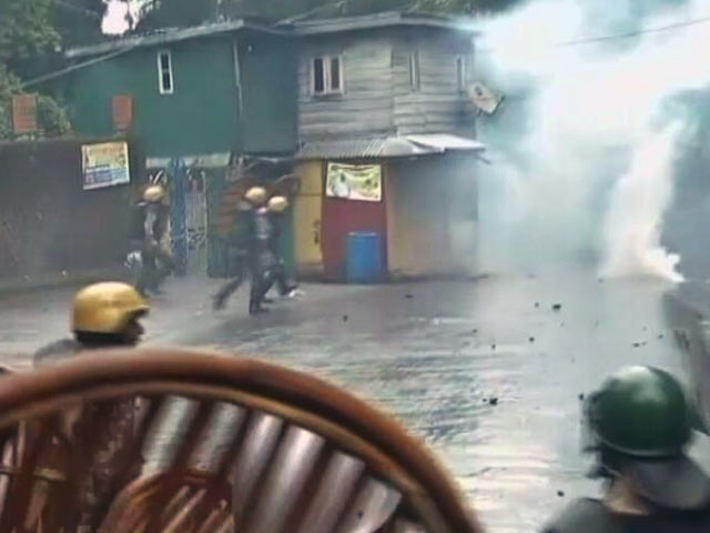 दार्जीलिंग में तनाव : GJM समर्थकों और सुरक्षा बलों के बीच झड़प