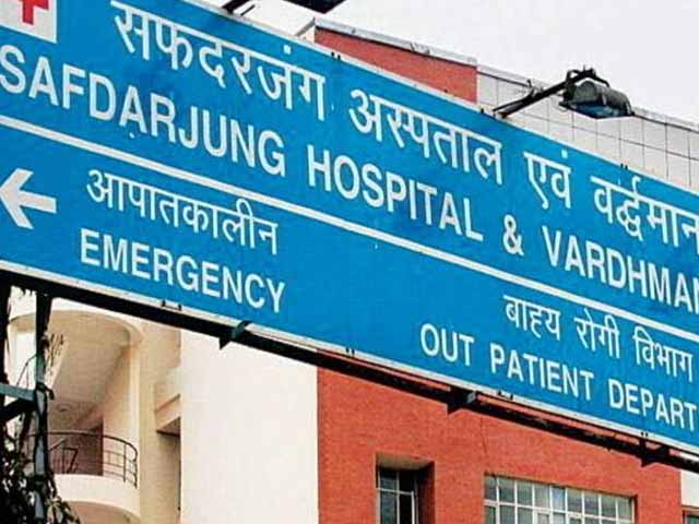 Videos : दिल्ली के अस्पताल की लापरवाही, जिंदा बच्चे को मृत घोषित किया