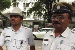 Bengaluru Cop A Hero For Allowing Ambulance Ahead Of President's Convoy Bengaluru Cop A Hero For Allowing Ambulance Ahead Of President's Convoy