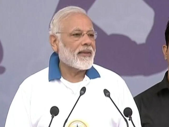जीवन में नमक की तरह है योग : लखनऊ में पीएम नरेंद्र मोदी जीवन में नमक की तरह है योग : लखनऊ में पीएम नरेंद्र मोदी