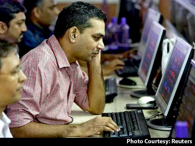 Sensex Edges Lower On Weak Global Cues