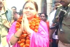 आयकर विभाग के सामने पेश हुईं लालू की बेटी मीसा भारती, 6 घंटे चली पूछताछ आयकर विभाग के सामने पेश हुईं लालू की बेटी मीसा भारती, 6 घंटे चली पूछताछ
