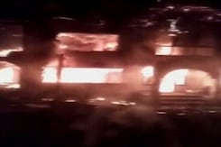3 Lashkar Terrorists Killed, Army Officer Injured In Gunbattle In South Kashmir's Pulwama 3 Lashkar Terrorists Killed, Army Officer Injured In Gunbattle In South Kashmir's Pulwama