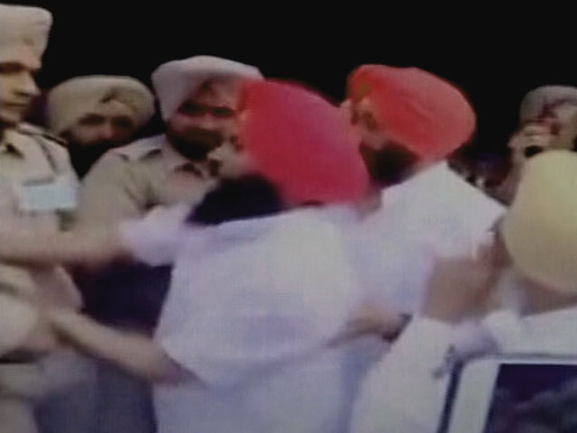 पंजाब विधानसभा में 'आप' विधायकों और मार्शलों के बीच झड़प