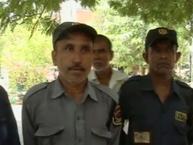Videos : गुजरात विधानसभा के अध्यक्ष को न पहचानने पर दो सुरक्षा कर्मियों को नौकरी से निकाला