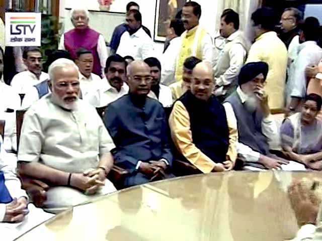 पीएम मोदी, शाह और आडवाणी की मौजूदगी में रामनाथ कोविंद ने किया नामांकन