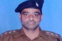 Police Officer Beaten To Death By Mob Of Over 200 Outside Srinagar Mosque Police Officer Beaten To Death By Mob Of Over 200 Outside Srinagar Mosque