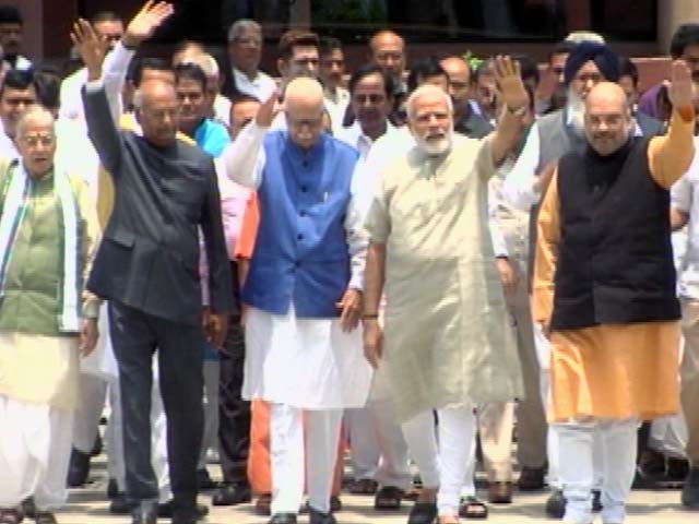 रामनाथ कोविंद ने भरा पर्चा, मीरा भी मैदान में, बिहार की राजनीति गरमाई