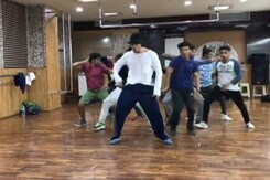 Tiger Shroff Copies Michael Jackson Step By Step Tiger Shroff Copies Michael Jackson Step By Step