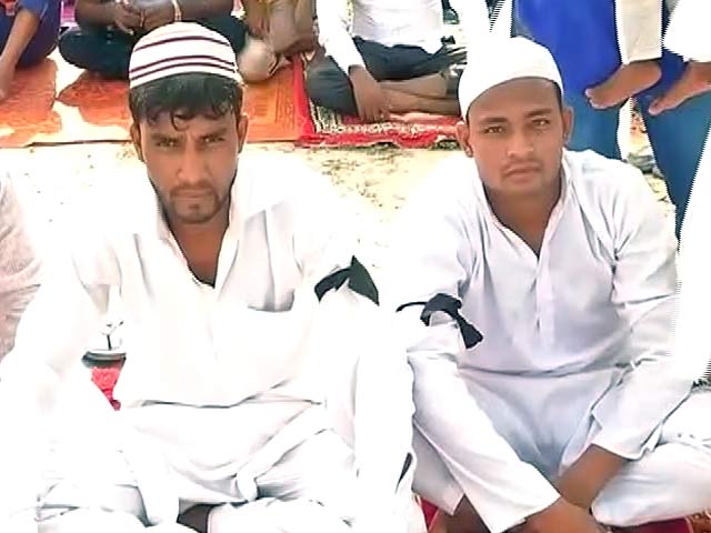 बल्लभगढ़ में नहीं मनाई गई ईद, काली पट्टी बांधकर अदा की नमाज