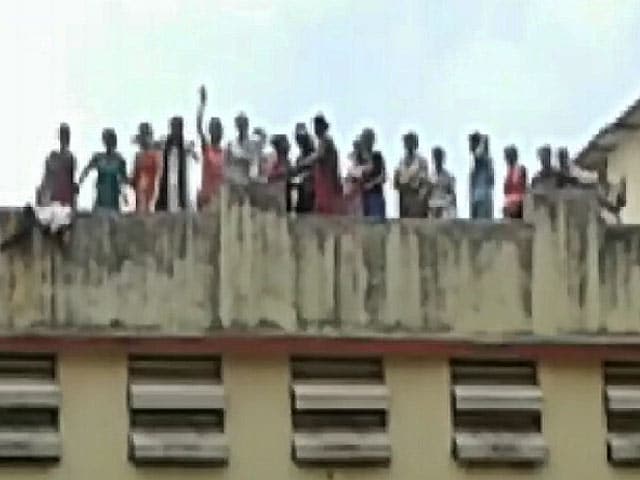 Videos : इंद्राणी मुखर्जी पर लगा जेल में दंगा भड़काने का आरोप