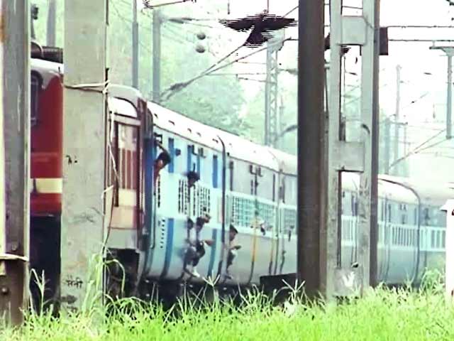 प्राइम टाइम : यात्री अपनी जान की रक्षा स्वयं करें