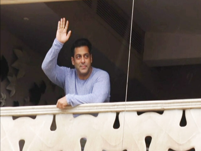 Salman Khan Greets His Fans On Eid