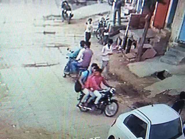 MoJo: जुनैद की हत्या में सीसीटीवी में कैद हुए संदिग्ध