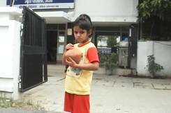If I Give You Piggy Bank, Will You Solve Mother's Case: 5-Year-Old To Cop If I Give You Piggy Bank, Will You Solve Mother's Case: 5-Year-Old To Cop