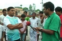 पानीपत : करतब दिखाने के चक्कर में युवक को गहरे गड्ढे में दबाया, हुई मौत पानीपत : करतब दिखाने के चक्कर में युवक को गहरे गड्ढे में दबाया, हुई मौत