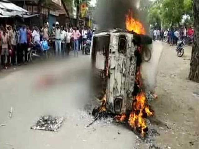 Videos : इंडिया 8 बजे : झारखंड में बीफ ले जाने के आरोप में युवक की पीट-पीट कर हत्या