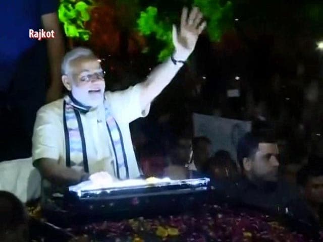Video : Prime Minister Narendra Modi Holds Roadshow In Gujarat's Rajkot