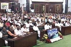 जीएसटी लॉन्च के बाद देशभर में जश्न, लोगों ने की आतिशबाज़ी जीएसटी लॉन्च के बाद देशभर में जश्न, लोगों ने की आतिशबाज़ी