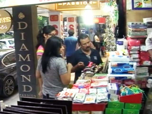 लागू हुआ जीएसटी, क्‍या कहना है दुकानदारों और ग्राहकों का...