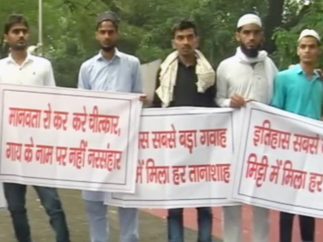 हाफिज जुनैद की हत्या के विरोध में जंतर-मंतर पर प्रदर्शन