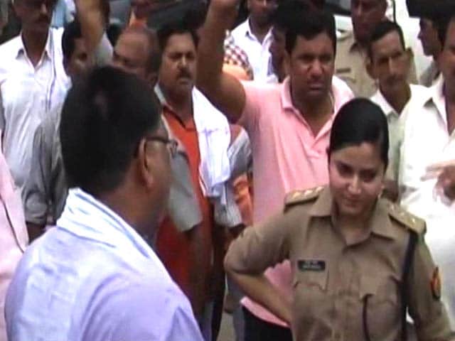 Video : Mass Transfer In UP Includes Woman Cop Who Took On Angry BJP Workers