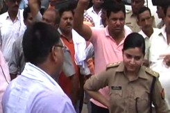 Mass Transfer In UP Includes Woman Cop Who Took On Angry BJP Workers Mass Transfer In UP Includes Woman Cop Who Took On Angry BJP Workers