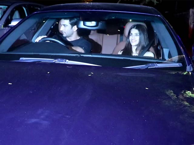 Video : Spotted! Sushant Singh Rajput & Kriti Sanon Out On A Dinner Date
