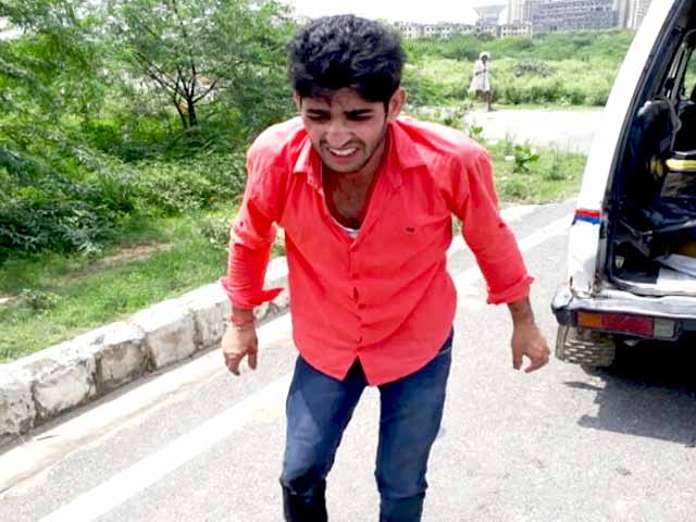 ग्रेटर नोएडा में मुठभेड़ : 15 हजार का ईनामी शूटर तोता गिरफ्तार