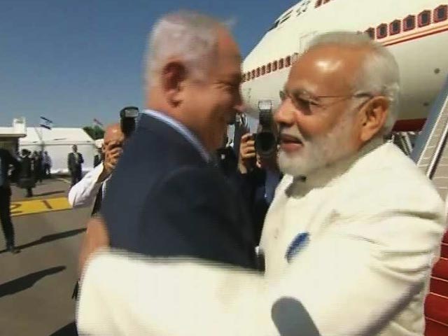 Videos : इस्राइल दौरे पर पहुंचे पीएम मोदी, एयरपोर्ट पर नेतन्याहू से गर्मजोशी से गले मिले