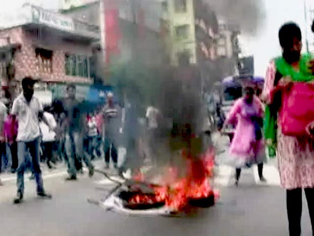 पश्चिम बंगाल में हुई सांप्रदायिक हिंसा के बाद तनाव बरकार