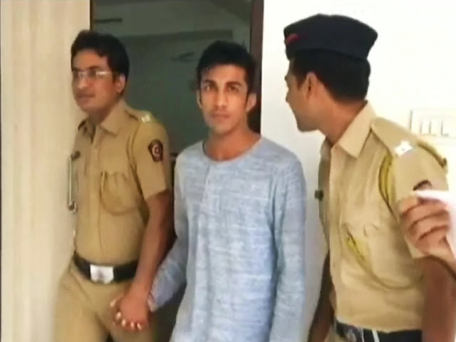 पुलिस की गिरफ्त में व्‍हाट्सऐप हैकर, मुंबई के कई लोगों को भी लगा चुका है चूना