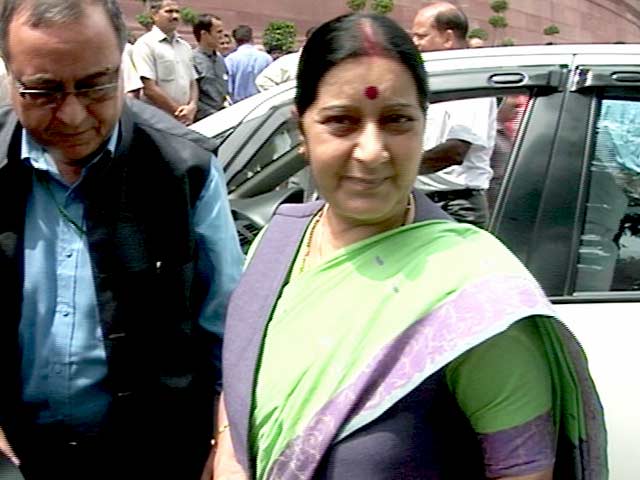 Video : जाधव की मां को वीसा के मामले में पाक विदेशमंत्री पर जमकर बरसीं सुषमा स्वराज