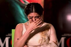 Sridevi's Emotional Message To Her Pakistani Co-Stars Of <i>MOM</i> Sridevi's Emotional Message To Her Pakistani Co-Stars Of <i>MOM</i>