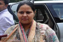 बढ़ीं लालू परिवार की मुश्किलें - पत्नी राबड़ी, बेटी मीसा, दामाद शैलेश के खिलाफ चार्जशीट की तैयारी बढ़ीं लालू परिवार की मुश्किलें - पत्नी राबड़ी, बेटी मीसा, दामाद शैलेश के खिलाफ चार्जशीट की तैयारी