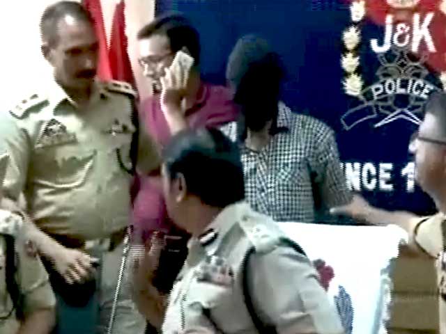 Video : इंडिया 8 बजे : मुजफ्फरनगर का रहने वाला लश्कर आतंकी संदीप शर्मा उर्फ आदिल गिरफ्तार