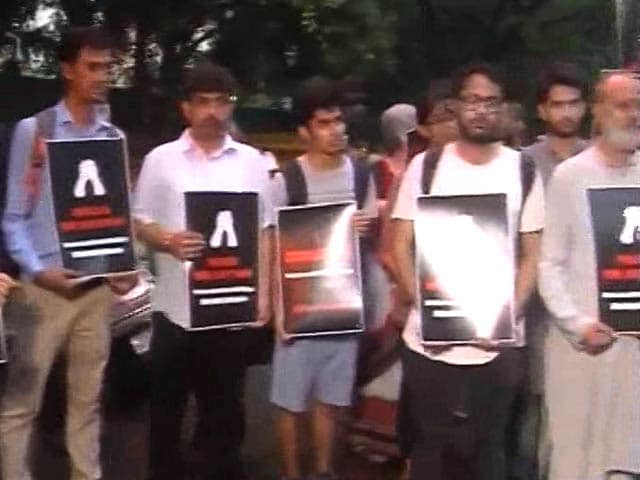 Video : Delhi, Srinagar March Against Amarnath Yatra Attack