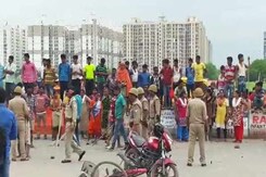 Hundreds Attack Noida Housing Society Alleging Domestic Help Held Captive Hundreds Attack Noida Housing Society Alleging Domestic Help Held Captive