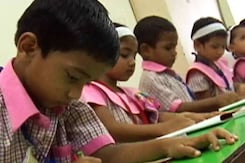 स्कूली बच्चे चीनी माल का इस्तेमाल न करें - मुंबई प्रिंसिपल एसोसिएशन स्कूली बच्चे चीनी माल का इस्तेमाल न करें - मुंबई प्रिंसिपल एसोसिएशन