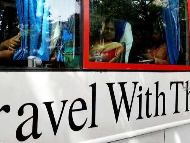 महिला सांसदों का दल भायखला जेल के दौरे पर पहुंचा