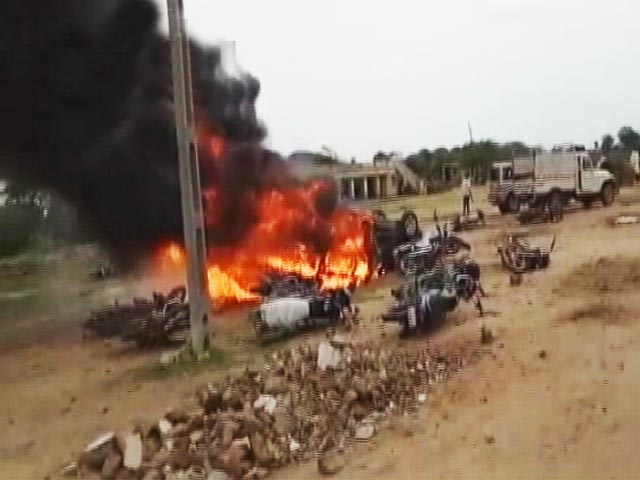 Videos : सौराष्ट्र के मोरबी जिले में दो गुटों के बीच झड़प के बाद तनाव