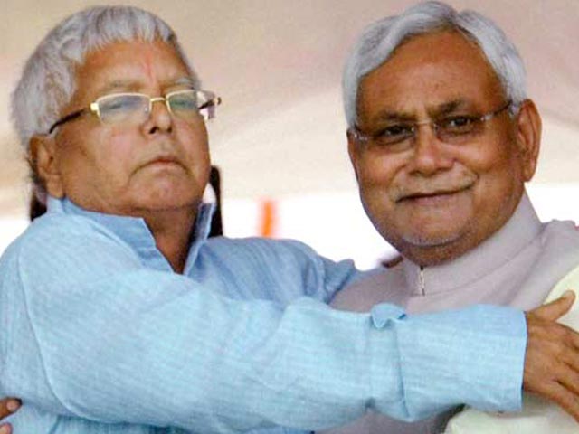 नीतीश कुमार ने तेजस्वी को इस्तीफे के लिए शनिवार शाम तक का समय दिया