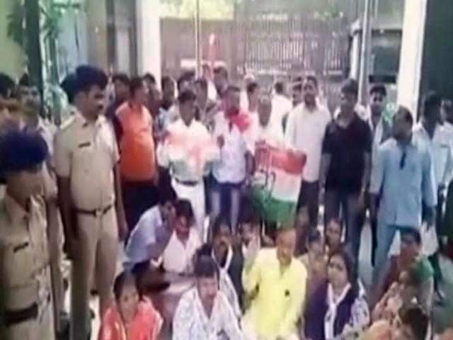 Video : Congress Roasted Over Free Speech After Indu Sarkar Event In Pune Mobbed