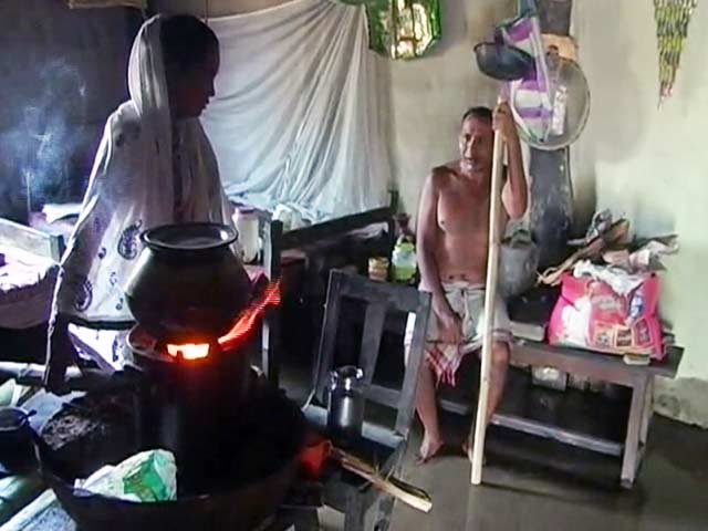 Video : असम में बाढ़ से बदतर हुए हालात, अब तक 61 की मौत, हजारों बेघर