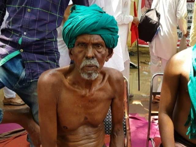 Videos : दिल्ली के जंतर-मंतर पर किसानों का प्रदर्शन
