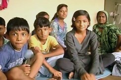 नियंत्रण रेखा पर फायरिंग, दहशत में स्कूली बच्चे नियंत्रण रेखा पर फायरिंग, दहशत में स्कूली बच्चे