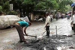 Support For RJ Malishka Grows As Mumbai Civic Body Fills Up Potholes Support For RJ Malishka Grows As Mumbai Civic Body Fills Up Potholes